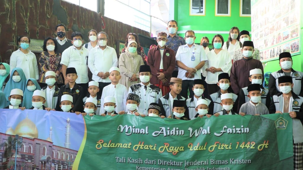 Tali Asih Ditjen Bimas Kristen ke pesantren di Cianjur (foto: Agus Tua)