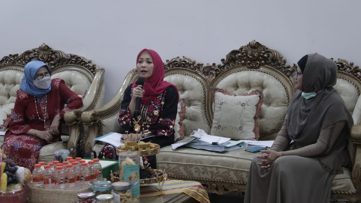 Penasehat DWP Kemenag Eny Yaqut & Halimah Zainut, bersama Ketua DWP Kemenag Farikha Nizar