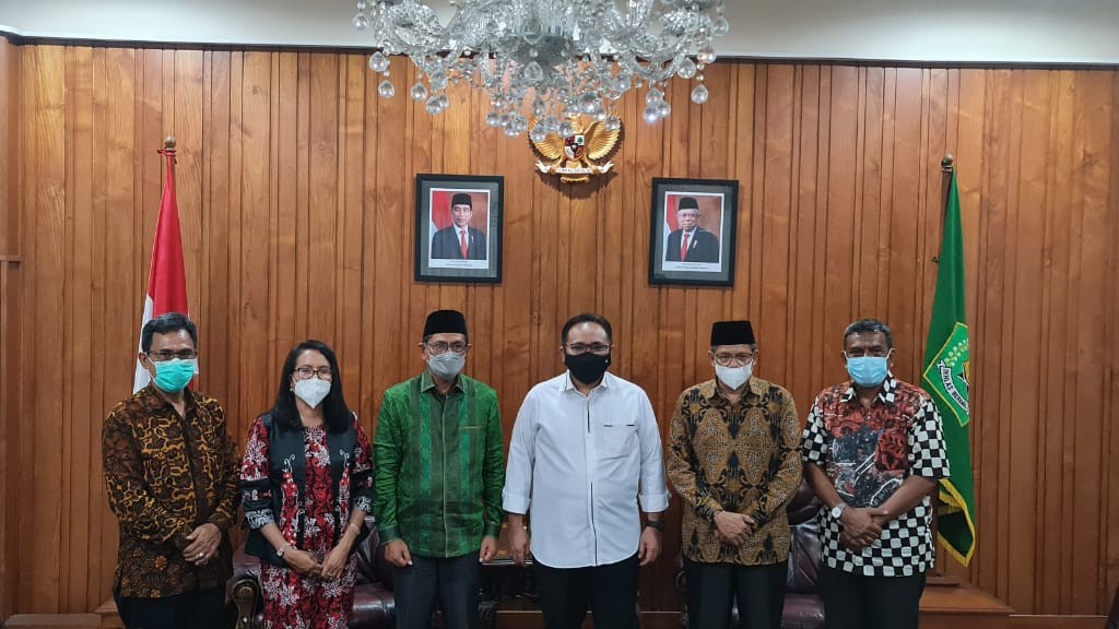 Menag Yaqut saat menerima Kakanwil Kemenag Maluku, Rektor IAKN dan IAIN Ambon di Rumah Dinas Widya Chandra