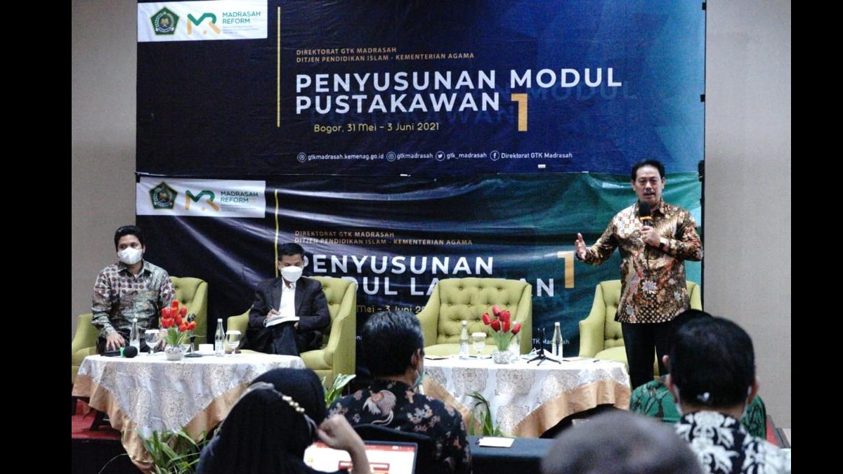 Penyusunan Modul Pustakawan dan Laboran Madrasah, di Bogor, Senin (31/5/2021)
