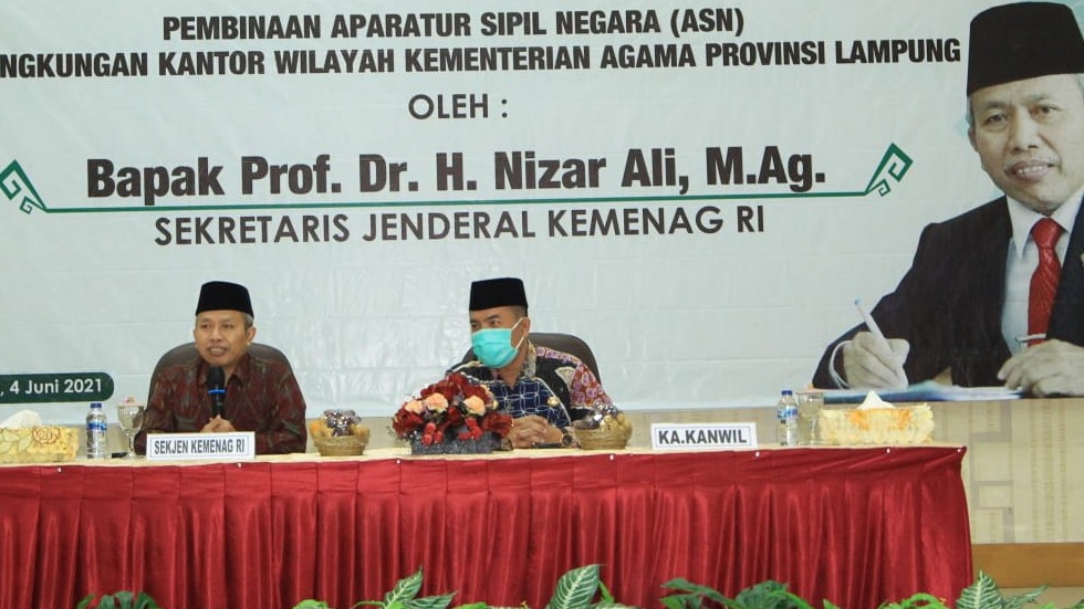 Sekjen Kemenag Nizar Ali dan Kakanwil Kemenag Provinsi Lampung Juanda Naim