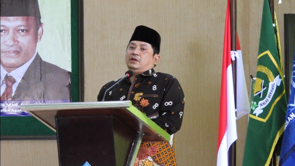 Dirjen Pendidikan Islam Saat Memberikan Sambutan di MAN IC Halmahera Maluku Utara