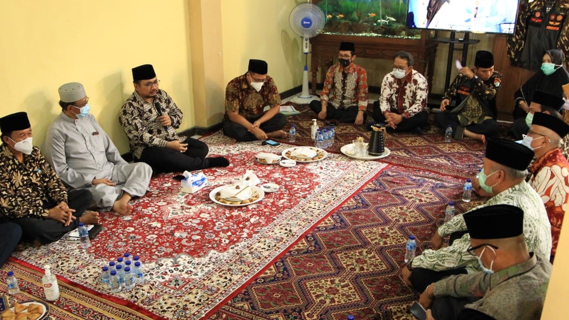 Pertemuan Menag Yaqut Cholil Qoumas bertemu dengan FK KBIHU di Pesantren Almanar Azahari, Depok, Kamis (17/06)