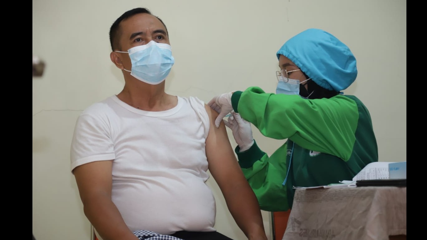 Salah Satu Warga Kebon Sirih Saat Mengikuti Vaksin di Wisma Haji Jl. Jaksa