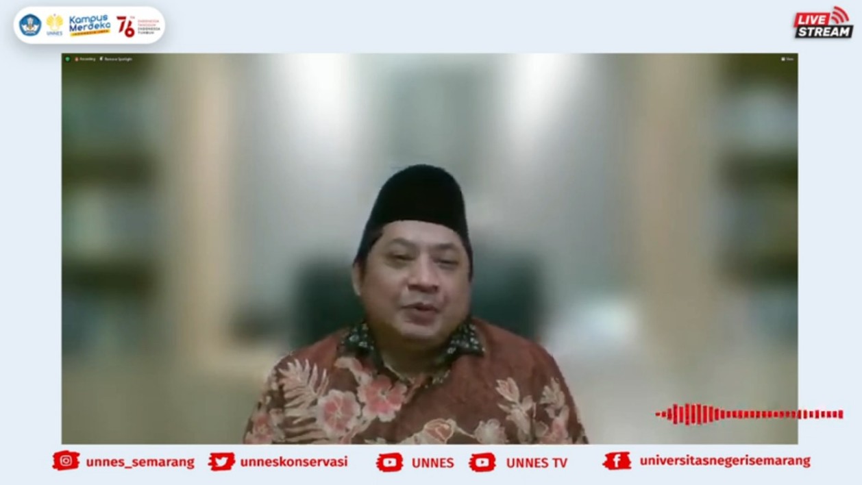 Dirjen Pendis saat memberikan sambutan atas nama Menteri Agama di Kampus Unnes Semarang