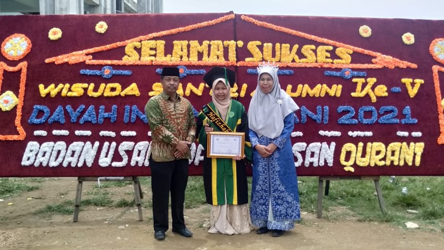 Ruhdiana, santri Dayah Insan Qurani Aceh Besar yang berhasil lulus di Fakultas Kedokteran Universitas Syiah Kuala