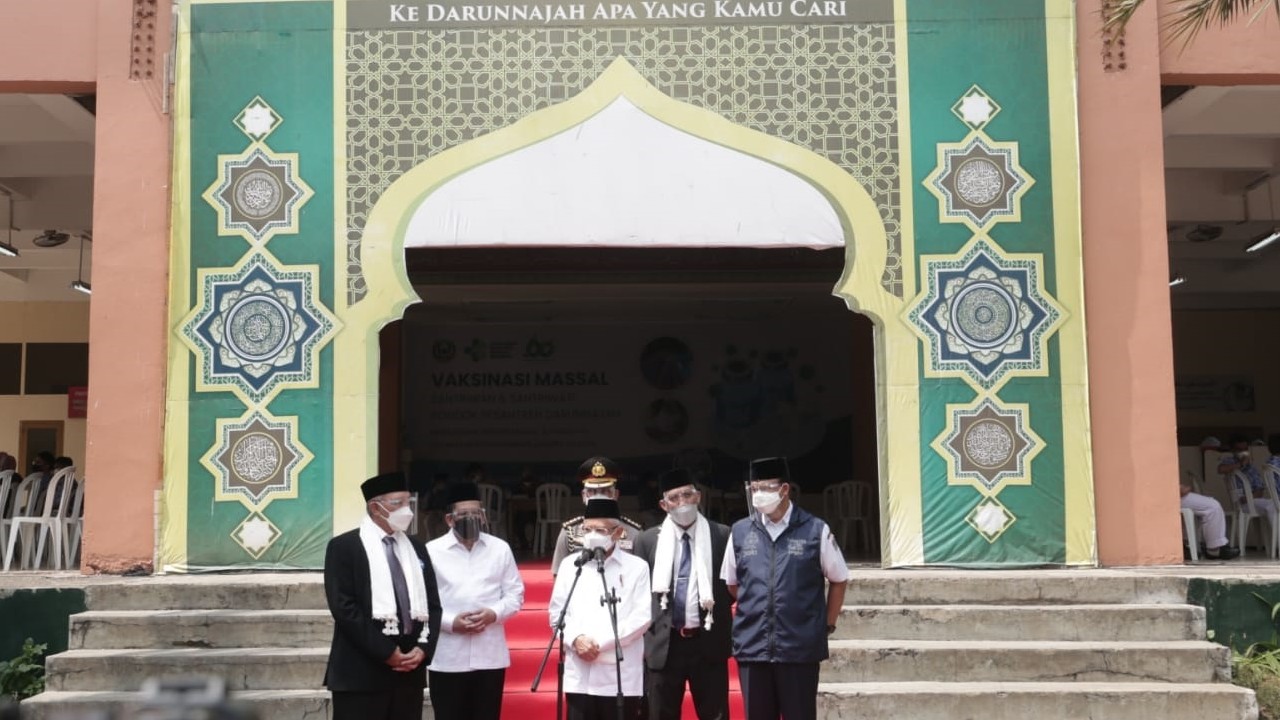 Wamenag dan Gubernur DKI Jakarta mendampinggi Wapres di PP Darunnajah