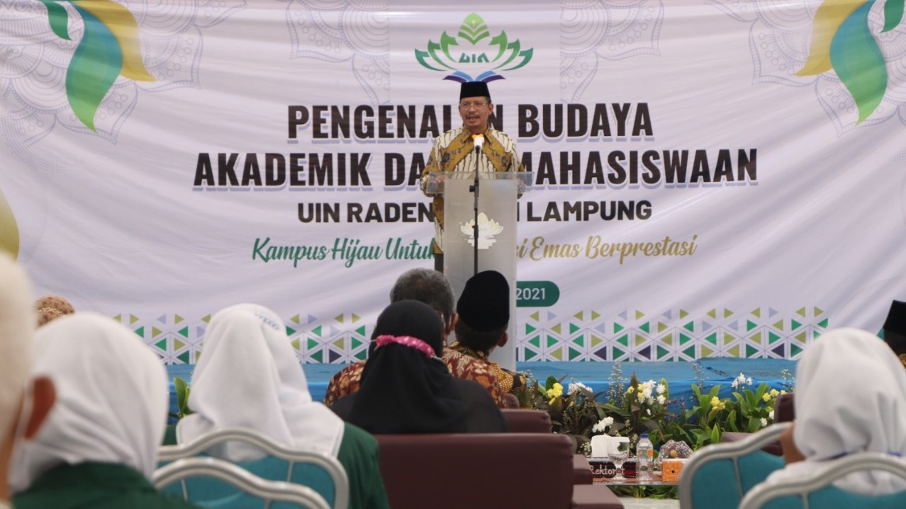 Direktur PTKI, Suyitno saat memberikan ceramah kepada Mahasiswa Baru UIN Raden Inten Lampung