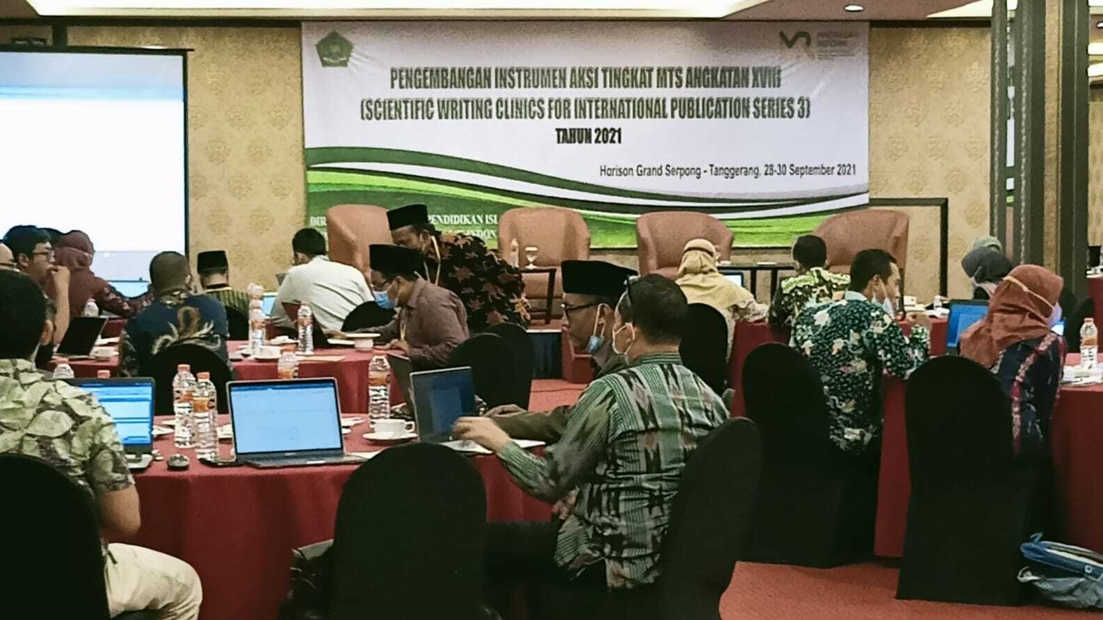 kegiatan Pengembangan Instrumen AKSI (Asesmen Kompetensi Siswa Indonesia) tingkat MTs  Angkatan 18 (Scientific Writing Clinics for