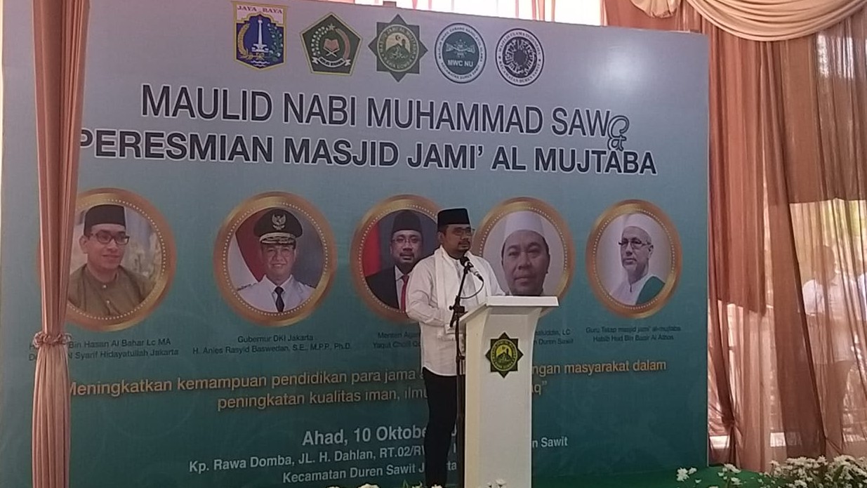 Menag Yaqut Cholil Qoumas memberikan sambutan dalam acara Peresmian Masjid Al Mujtaba, Jakarta, Minggu (10/10/2021)