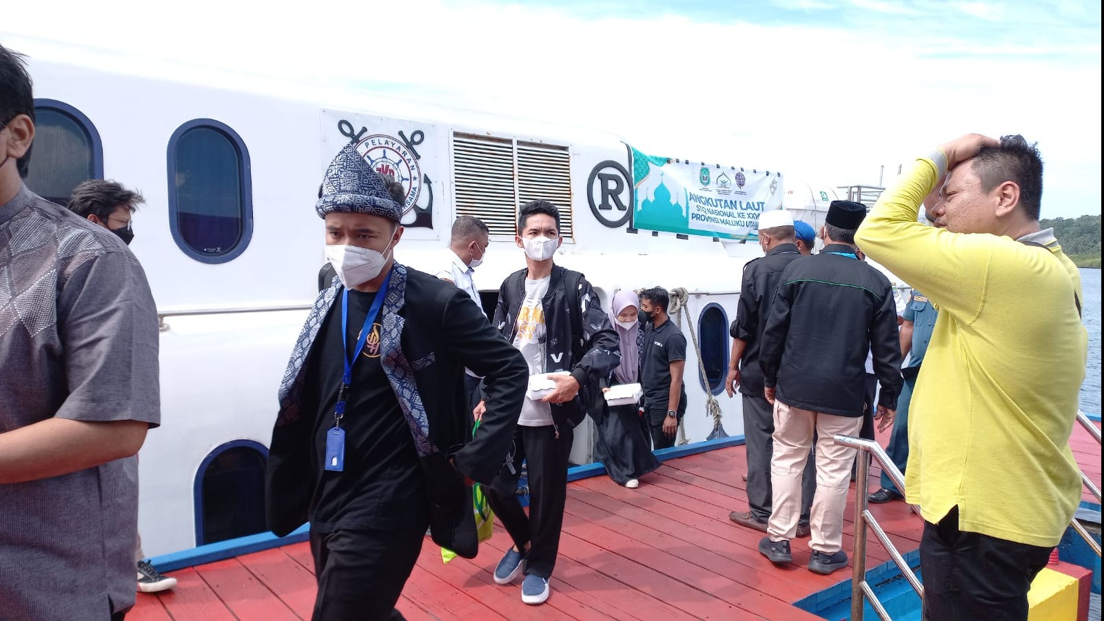 Peserta STQHN ke-26 mulai tiba di Sofifi, Maluku Utara, Selasa (12/10/2021) (foto: Humas Kemenag Maluku Utara)