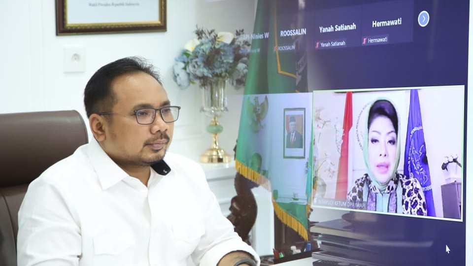 Menag Gus Yaqut terima audiensi DPP IWAPI secara daring di ruang kerja, Rabu siang  (27/10)