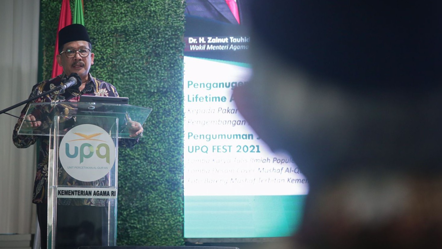 Wamenag Zainut Tauhid Sa'adi memberikan sambutan pada puncak UPQ Fest 2021 di Bogor, Kamis (11/11).
