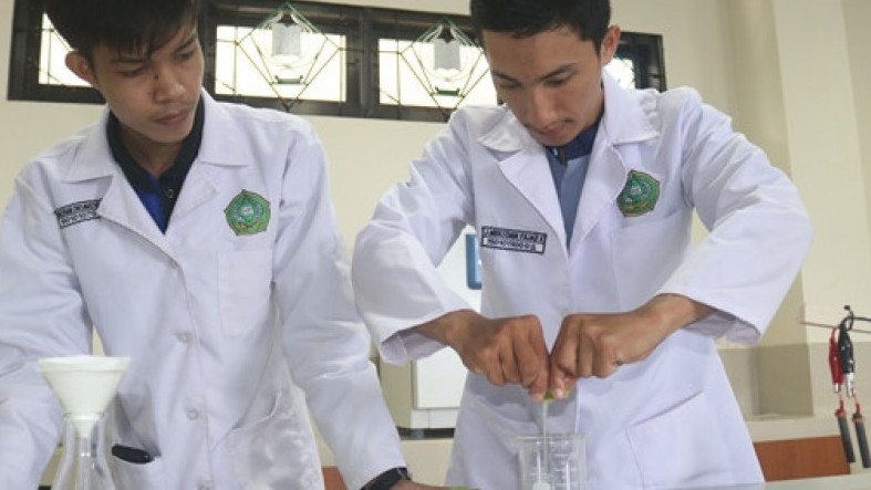 Dua mahasiswa IAIN Kendari kembangkan Jeruk Etno Tolaki jadi bahan membuat hand sanitizer