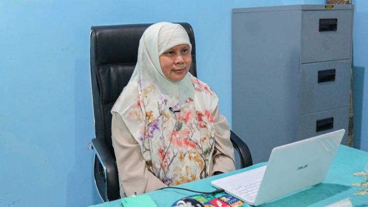 Jetty Maynur,  Kepala MIN 3 Kota Tangerang Selatan, Banten