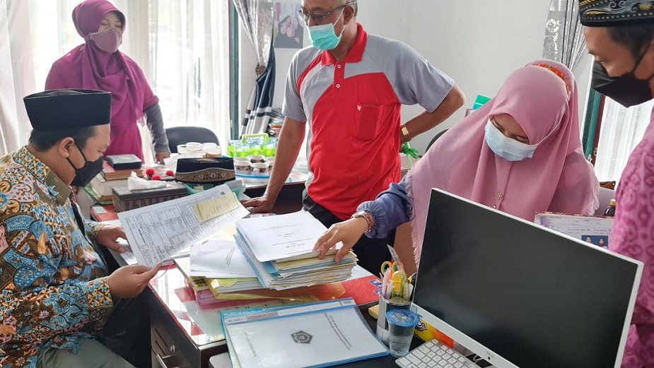 Tim Ditjen Bimas Islam lakukan monitoring dan supervisi layanan kepenghuluan di KUA Jekan Raya, Palangkaraya, Kalteng