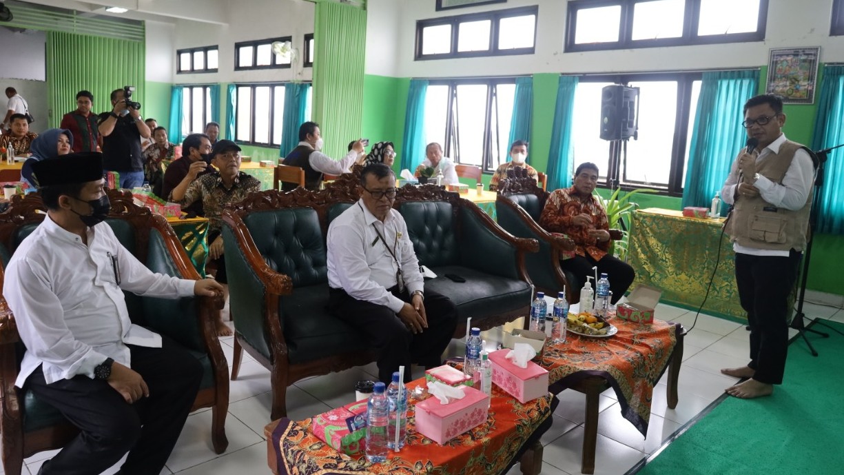Wakil Ketua Komisi VIII dan Anggota Tim saat Berkunjung ke MIN Denpasar