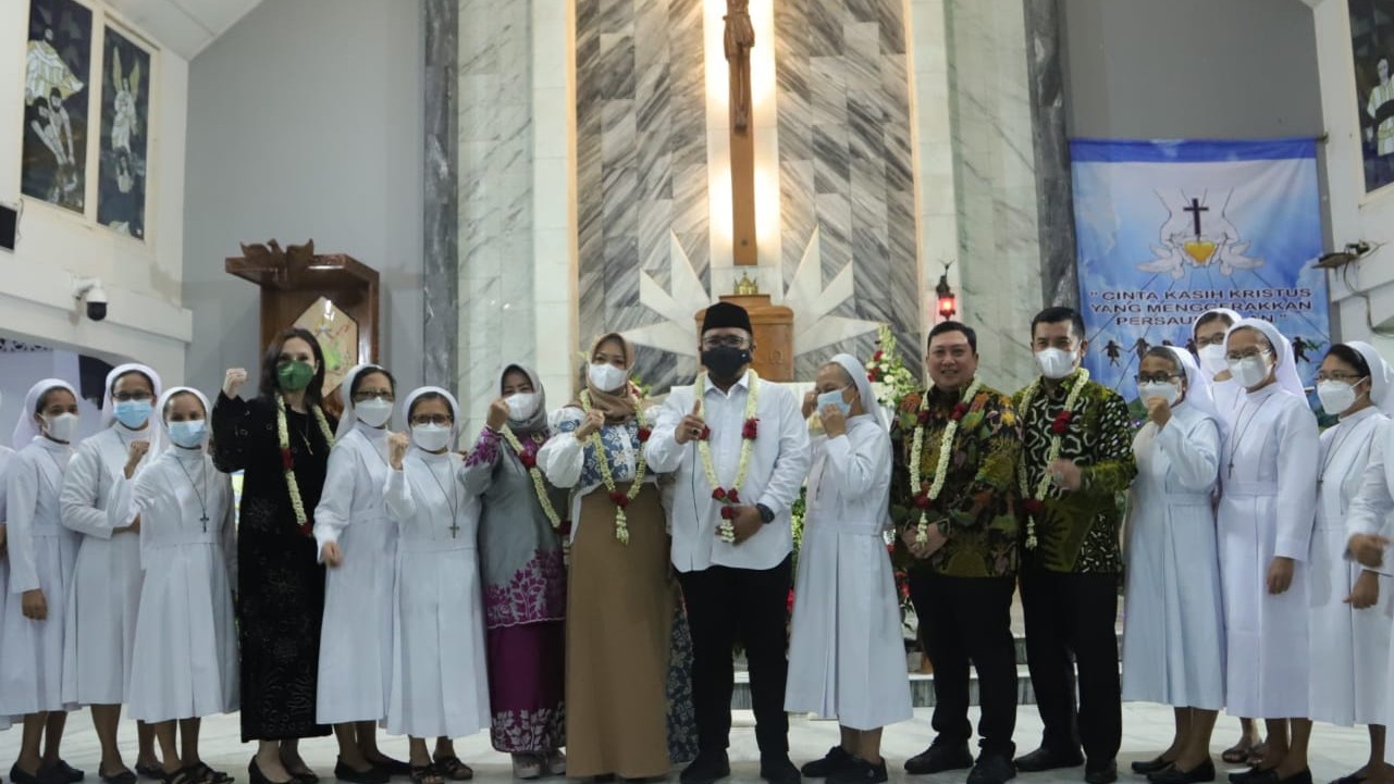 Menag Yaqut Cholil Qoumas menghadiri perayaan Natal 2021 di Gereja Katedral Kristus Raja Bandar Lampung