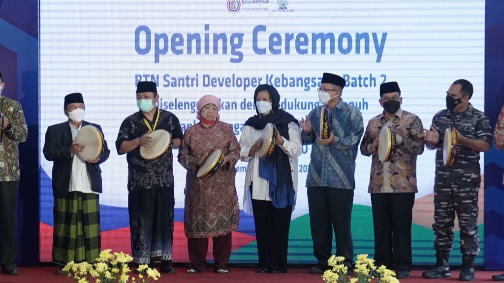 Penabuhan rebana tanda dibukanya BTN Santri Developer Kebangsaan Batch 2 di Pesantren KHAS Cirebon