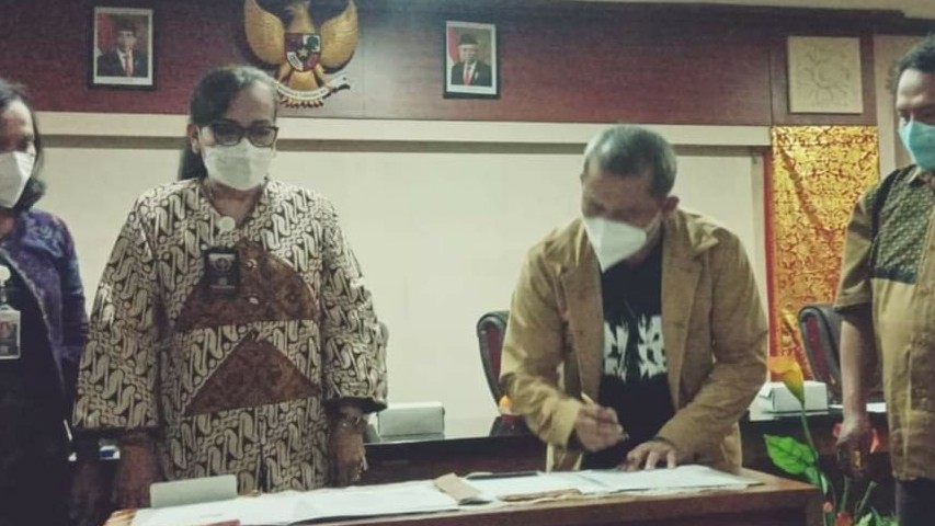 Pendandatanganan MoU antara UHN IGB Sugriwa dengan UNS Surakarta