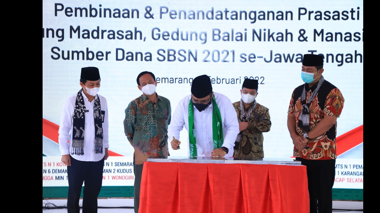 Menang Yaqut Cholil Qoumas meresmikan 39 gedung baru madrasah dan KUA di Jawa Tengah, Selasa (8/2/2022)