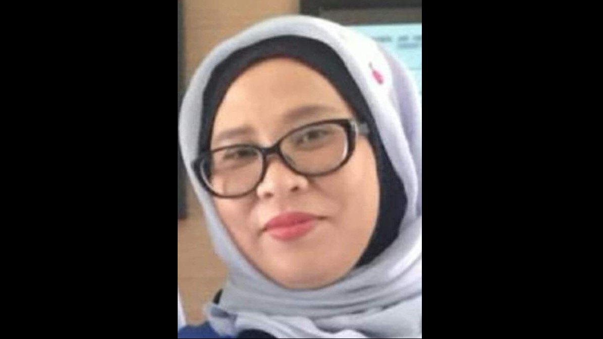 Dr. Siti Rahmi, M.Pd. (Alumni Sekolah Pasca Sarjana UPI Bandung, Pengajar Bahasa inggris dan Humas MAN 2 Mataram)
