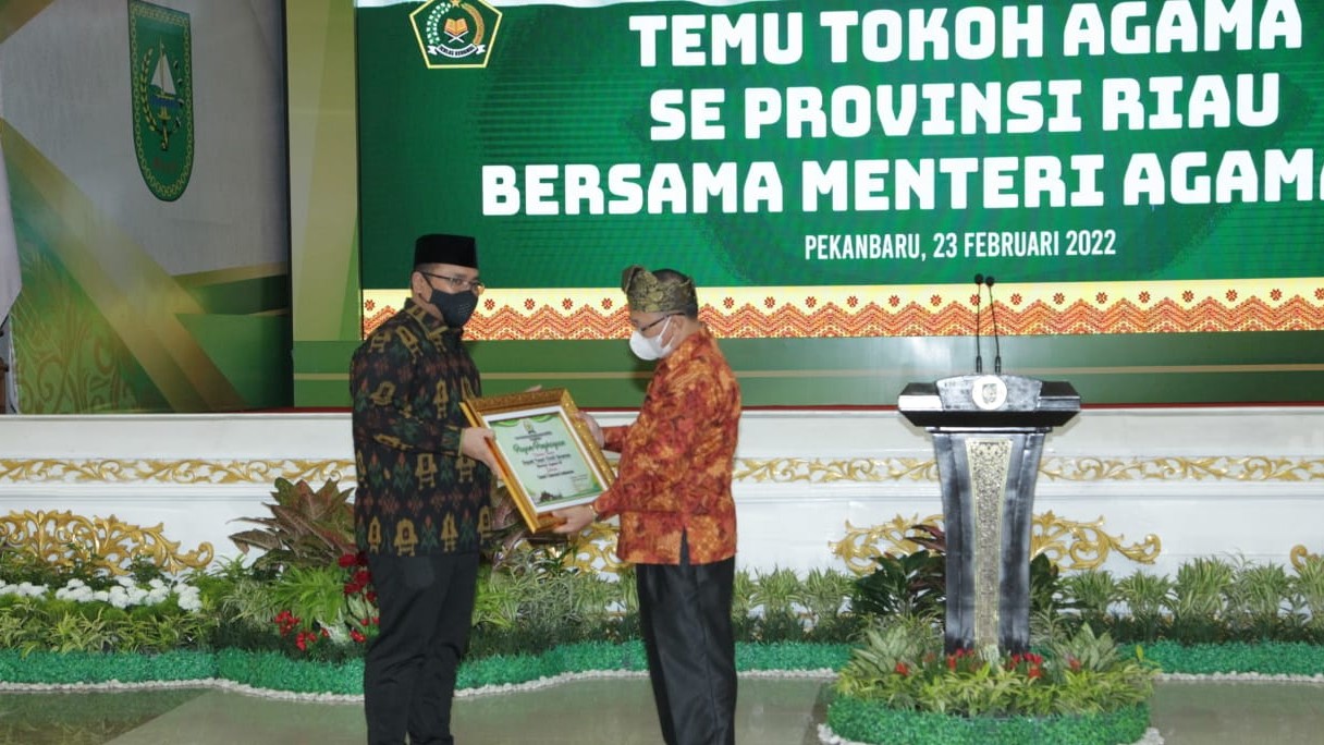 Menteri Agama Yaqut Cholil Qoumas dan Sekretaris FKUB Riau, Rasyidi Hamzah