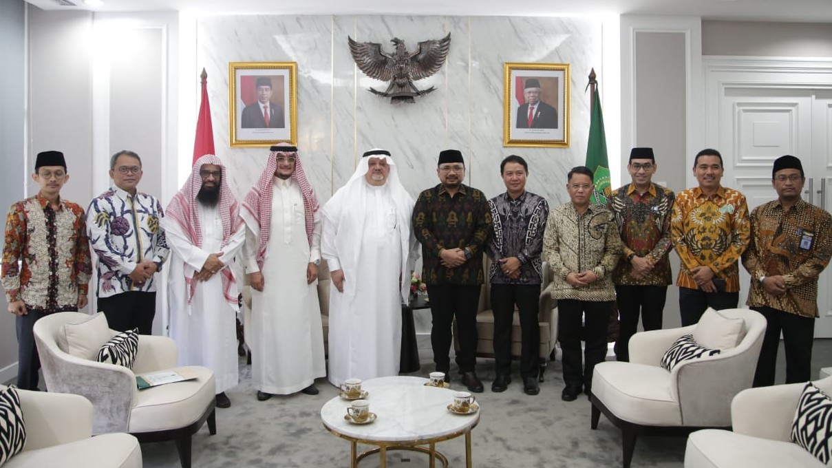 Menag bersama  Duta Besar Kerajaan Arab Saudi untuk Indonesia, Syekh Essam bin Abed Al-Taqafi.