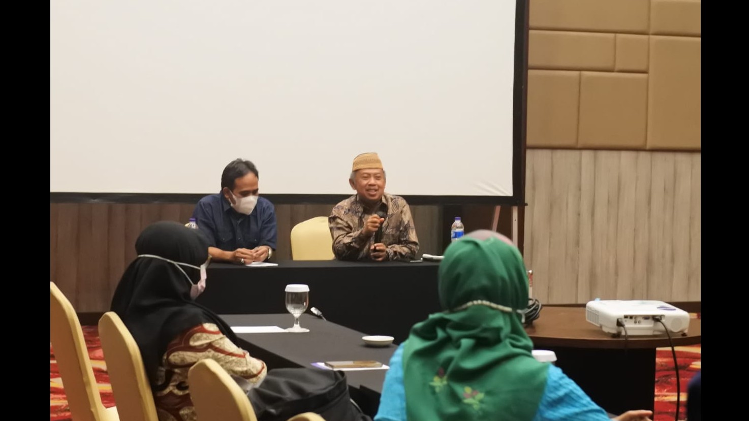 Kapusdiklat Teknis Imam Safe'i (berpeci) sedang menyampaikan arahan dalam Review Kurikulum Pelatihan, di Bogor, Kamis (24/3/2022)