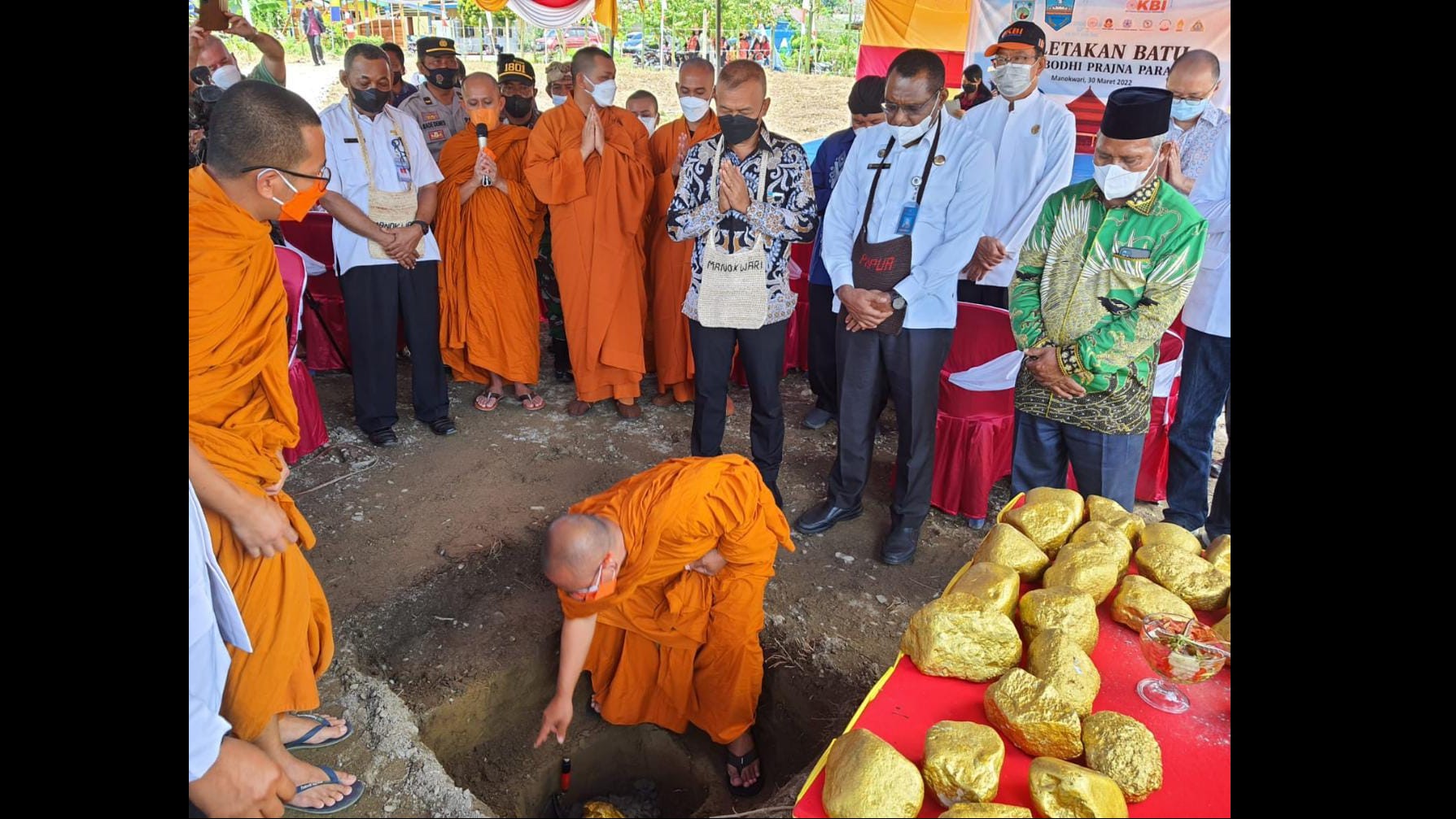 Plt Dirjen Bimas Buddha Nyoman Suriadarma saksikan peletakkan batu pertama pembangunan vihara di Sorong