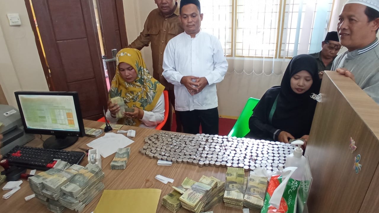 Nurkhalis dan Siti Maftuhah daftar haji dengan uang receh