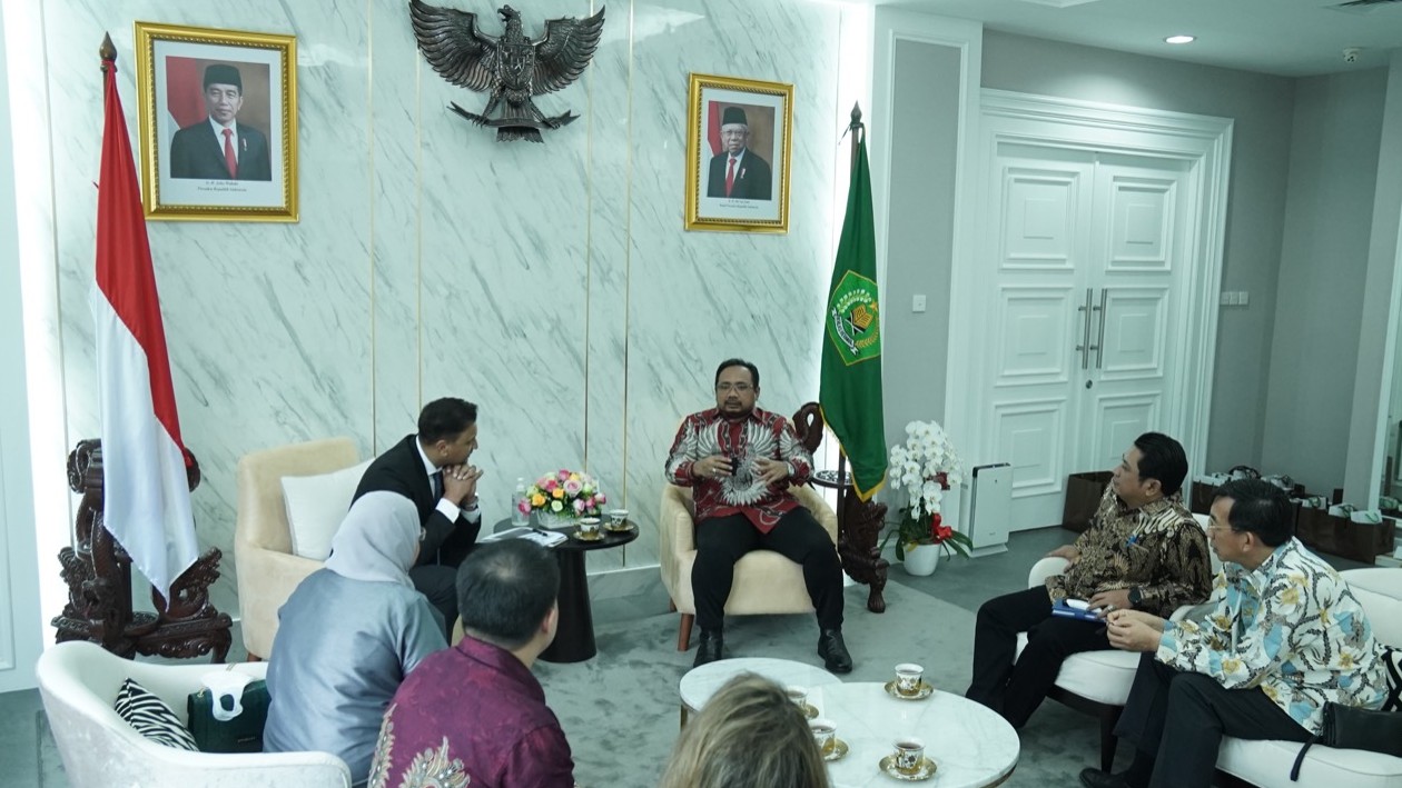 Menag Yaqut menerima audiensi Alef Education UEA di Jakarta, Kamis (12/4/2022)