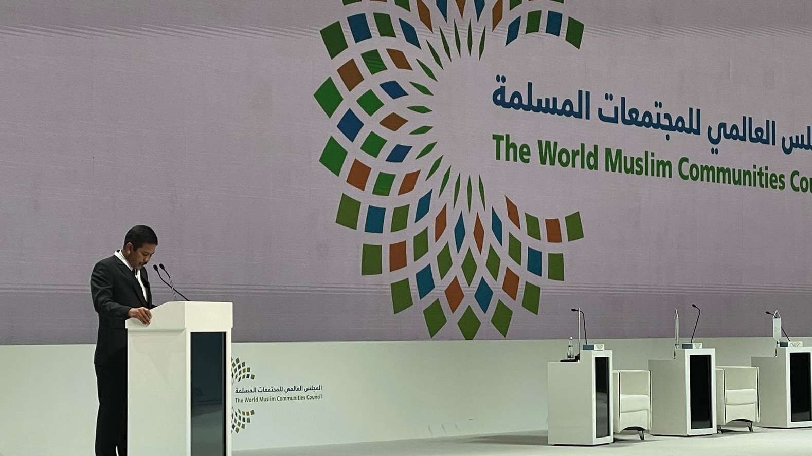 Abu Rokhmad (Staf Ahli Menteri Agama) menyampaikan paparan dalam Konferensi Internasional di Abu Dhabi, 8-9 Mei 2022.