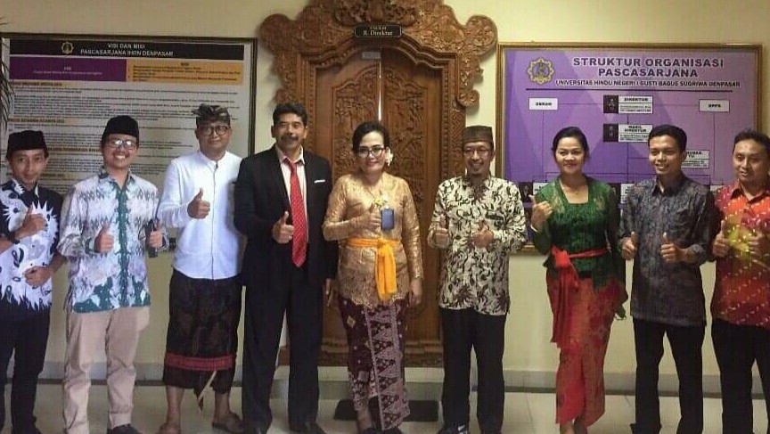 Rektor UHN IGB Sugriwa dan jajaran saat menerima Tim Sosialisasi PMB jalur Keberagaman dan 3T (Terdepan, Tertinggal, dan Terluar) UIN Suka Yogyakarta