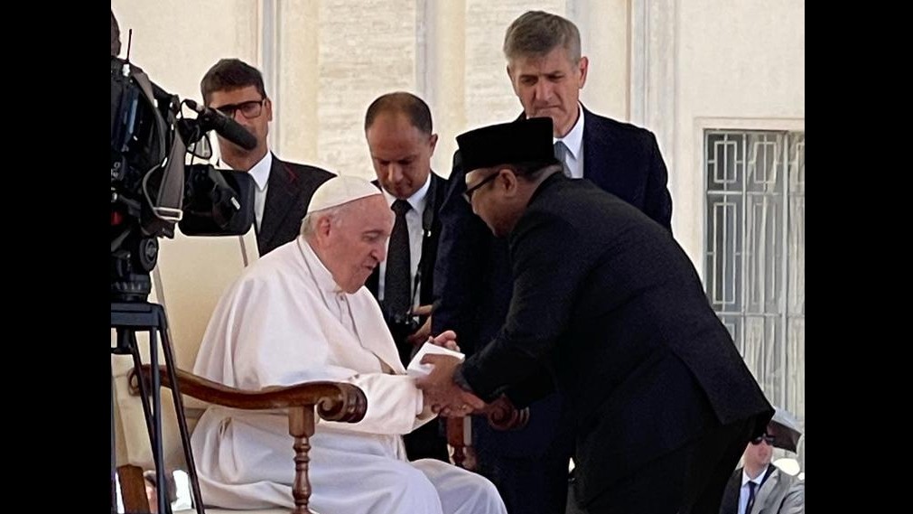 Menag Yaqut Cholil Qoumas bertemu Paus Fransiskus di Vatikan, Rabu (8/6/2022)