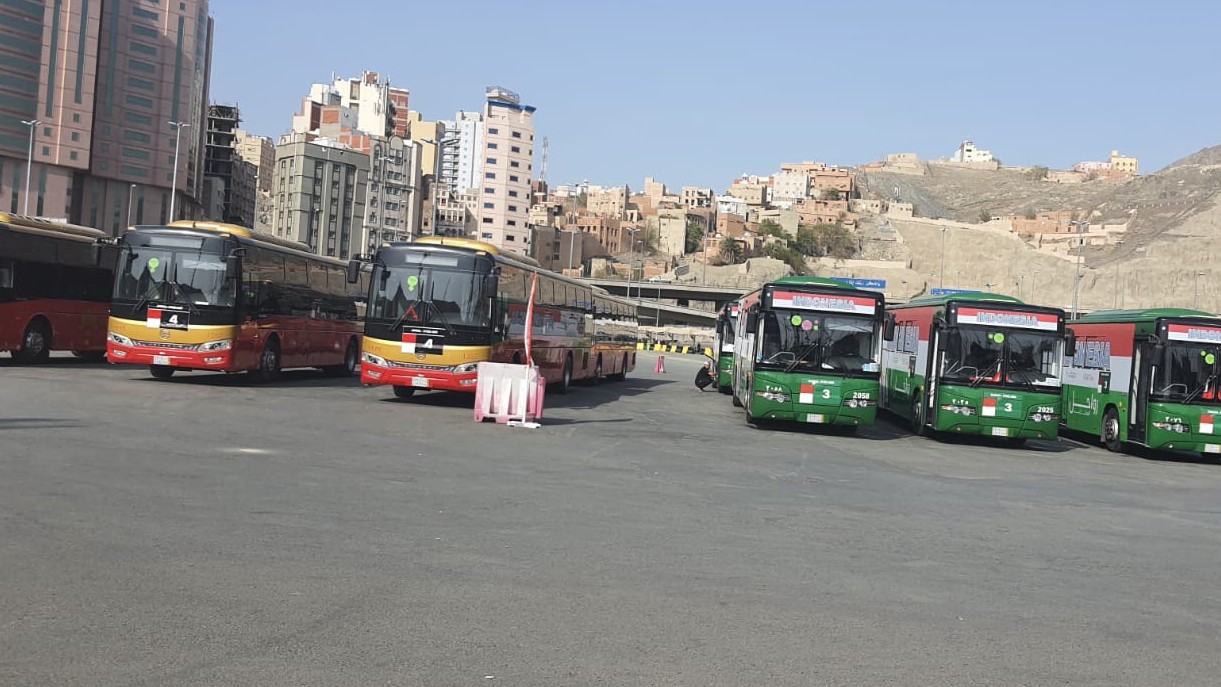 Bus shalawatt di Terminal Syieb Amir, Makkah
