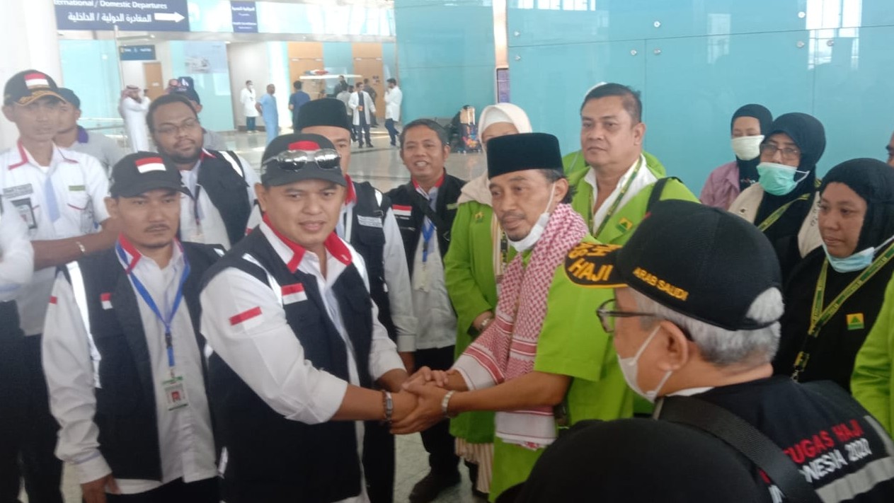 Penyambutan kehadiran jemaah haji khusus di Bandara AMAA Madinah