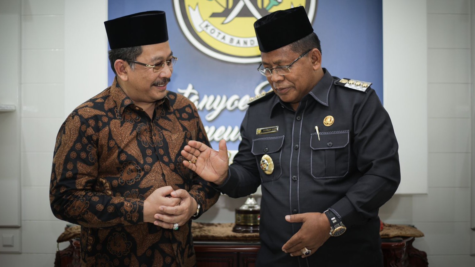 Wakil Menteri Agama Zainut Tauhid Sa'adi saat bertemu Walikota Banda Aceh Aminullah Usman