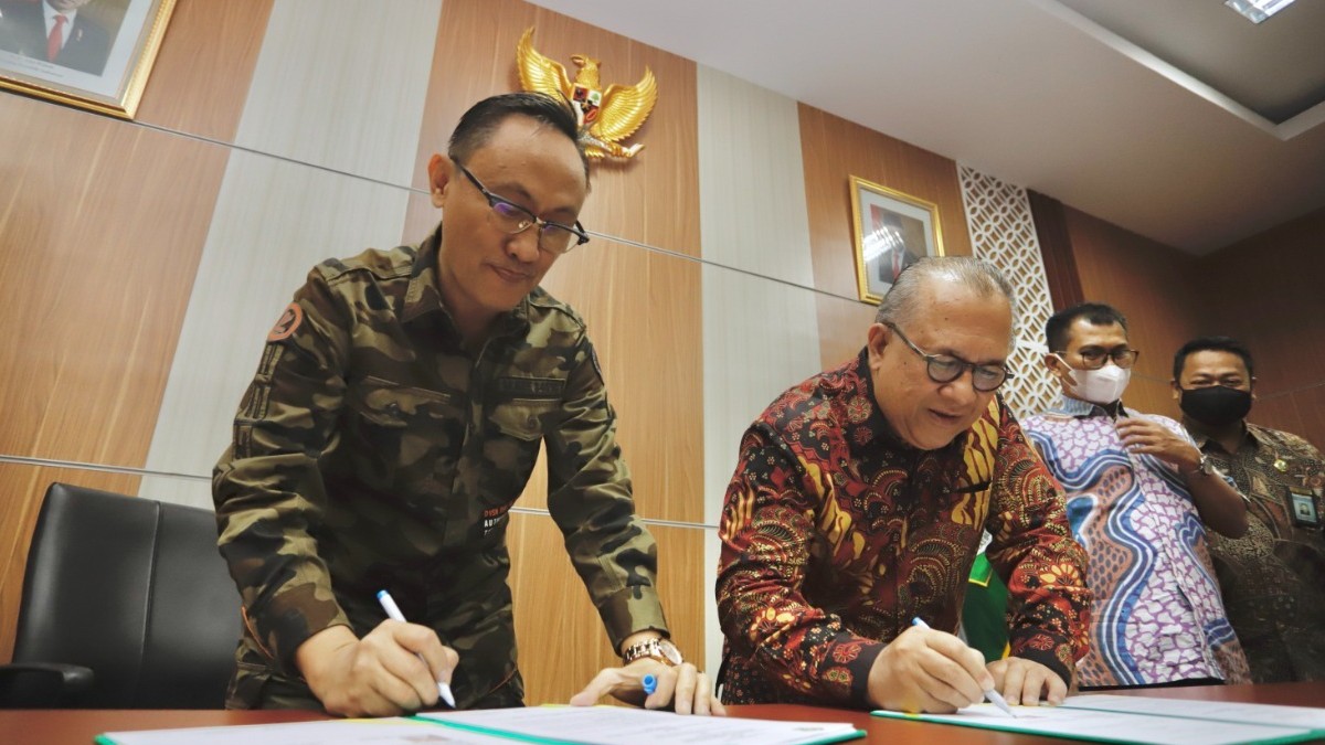 Penandatanganan Perjanjian Kerja Sama antara BPJPH dengan Indonesia Halal Lifestyle Center (Farhan)
