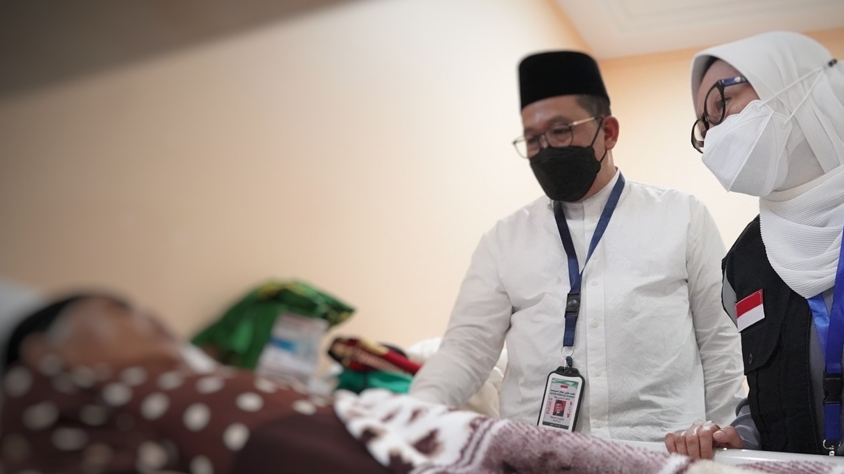 Wamenag berserta Tim Pemantau Internal Tinjau Klinik Kesehatan Haji, Makkah, Sabtu (2/7/2022)