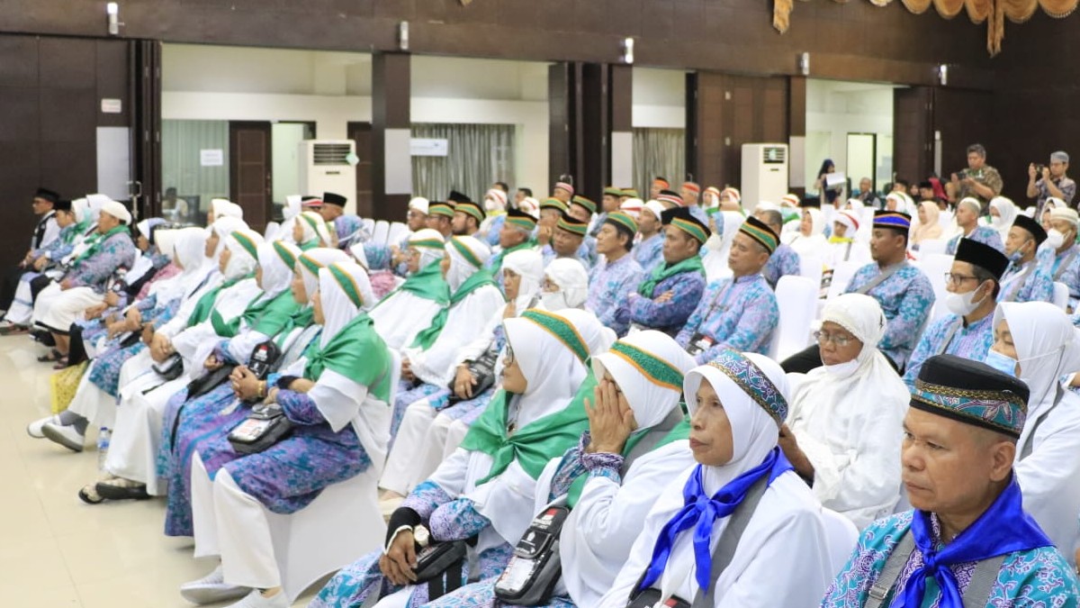 Jemaah haji asal Kota Padang tiba di Asrama Haji