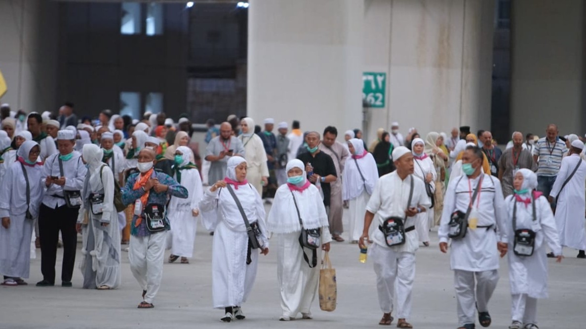 Jemaah Haji Indonesia di Jamarat untuk Lempar Jumrah