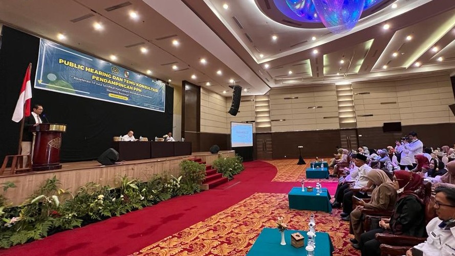 Kapus Registrasi dan Sertifikasi Halal menyampaikan materi dalam Public Hearing, di Riau, Senin (25/7/2001