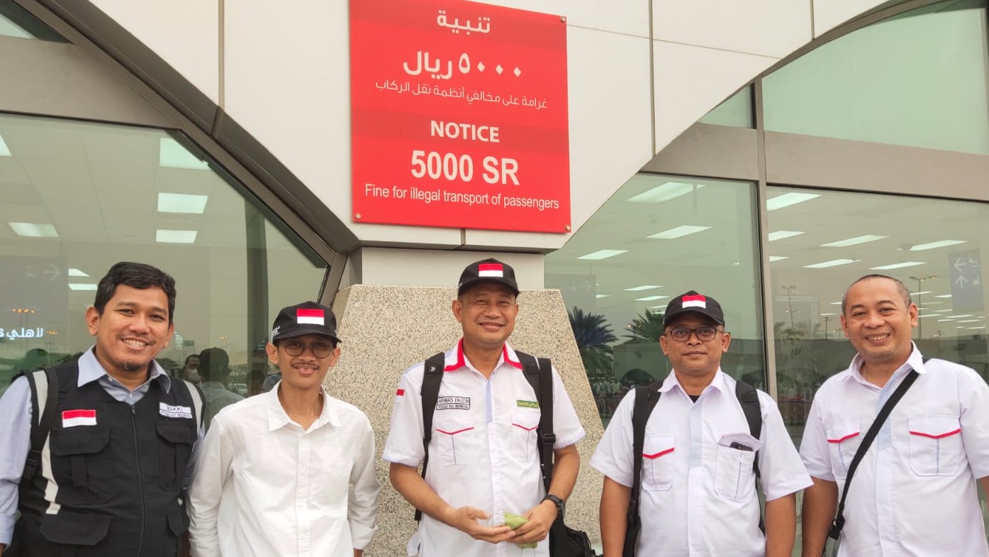 Stafsus Wibowo Prasetyo di Bandara Jeddah jelang pulang ke Tanah Air
