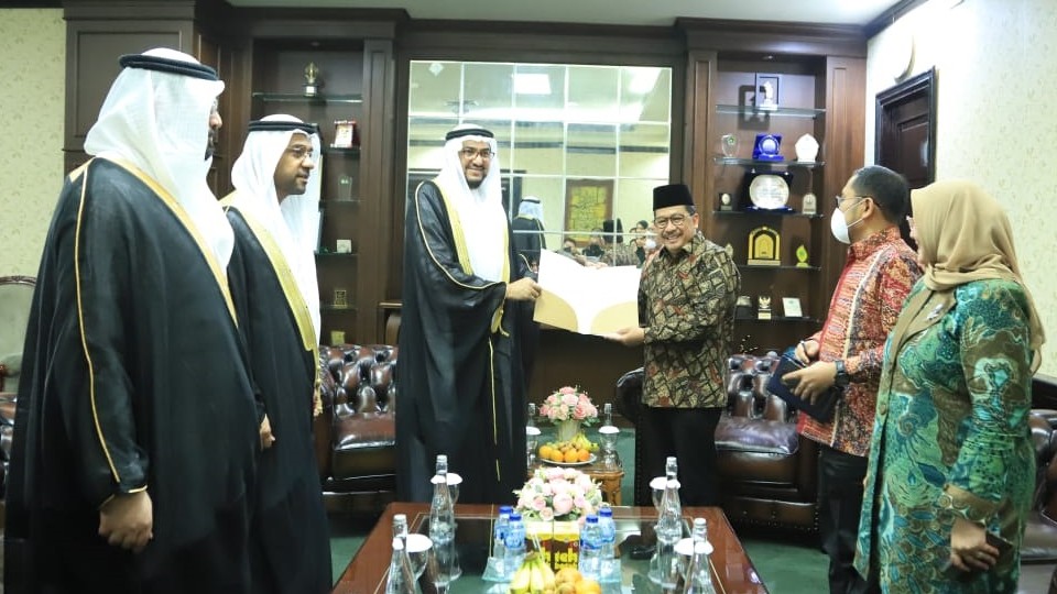 Wakil Menteri Agama bersama Dubes UEA dan Delegasi Dewan Fatwa Syariah Uni Emirat Arab.