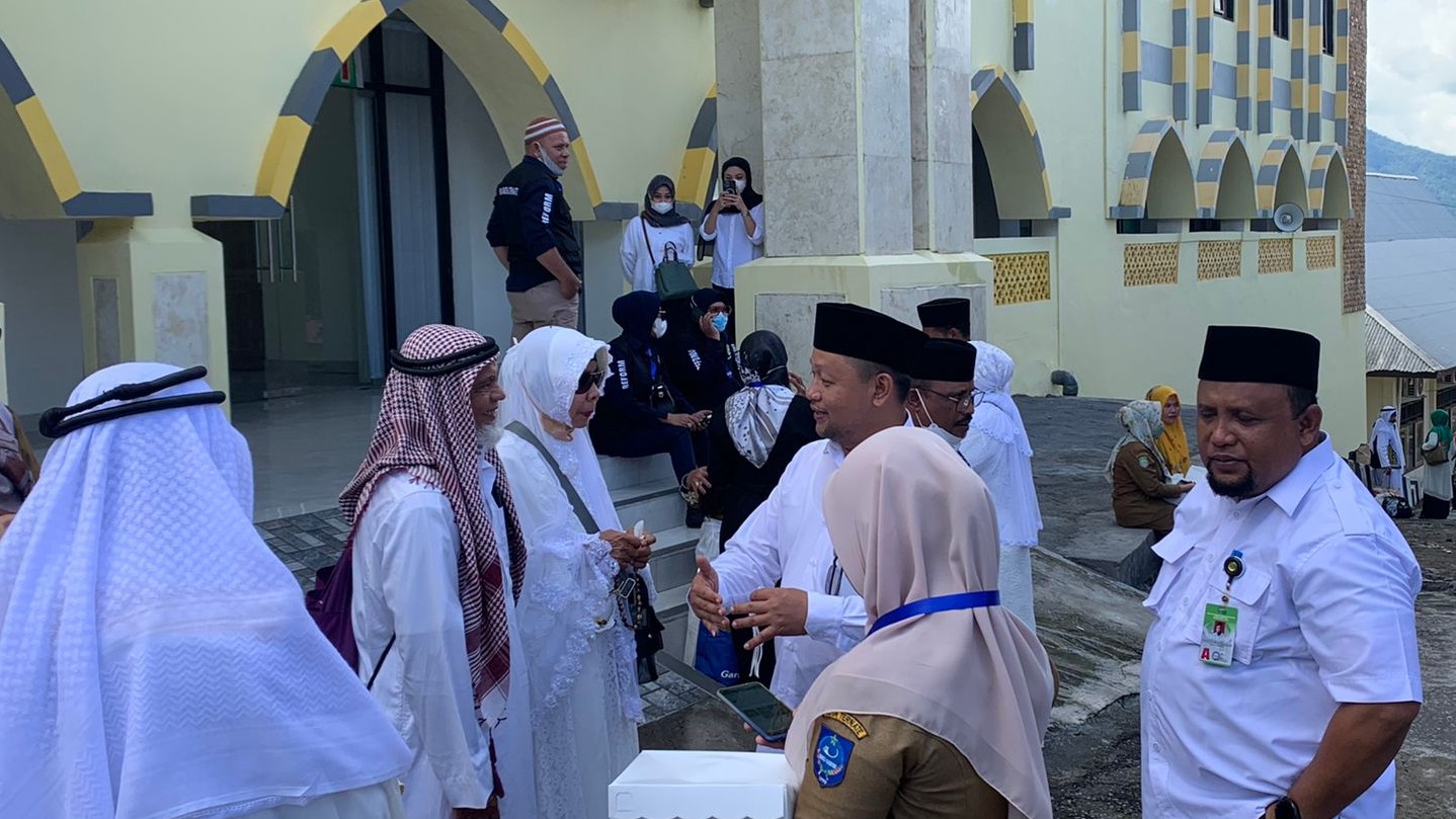 Staf Khusus Menag Ishfah Abidal Aziz pantau penyambutan jemaah di Ternate