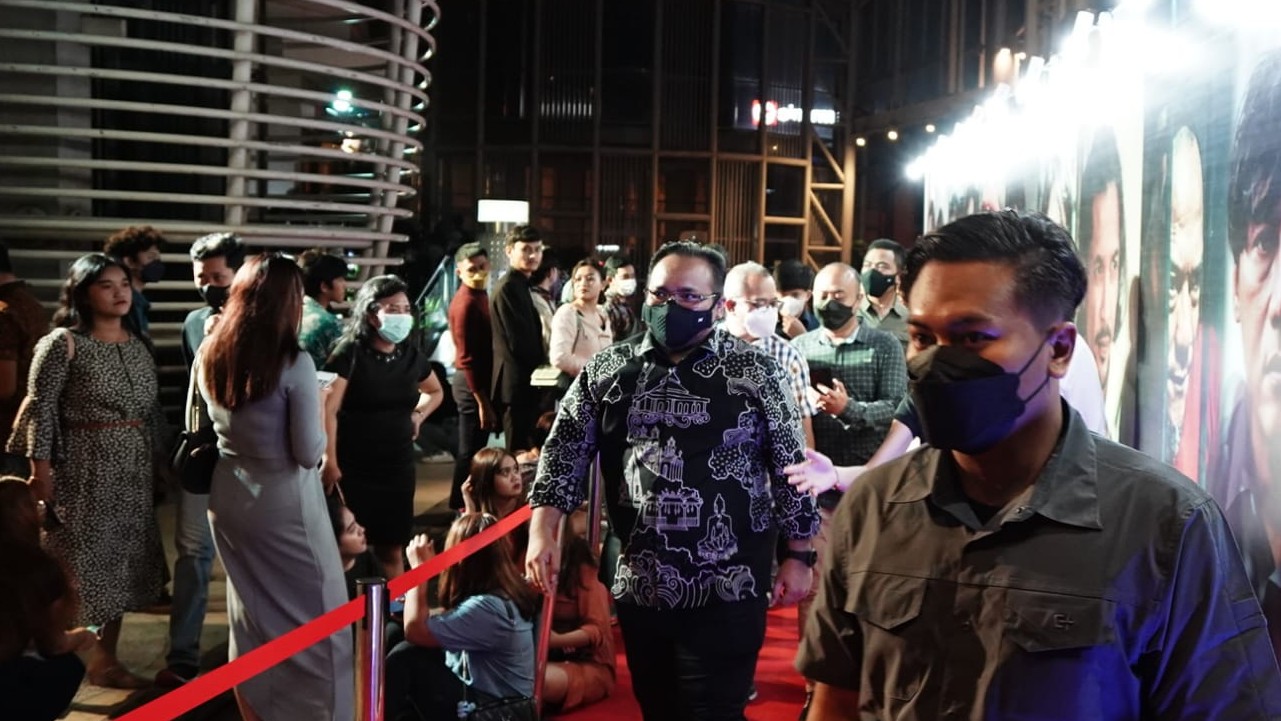 Menag Yaqut tiba di helat Gala Premiere Film Sayap Sayap Patah, Jakarta,  Jumat (12/8/2022)