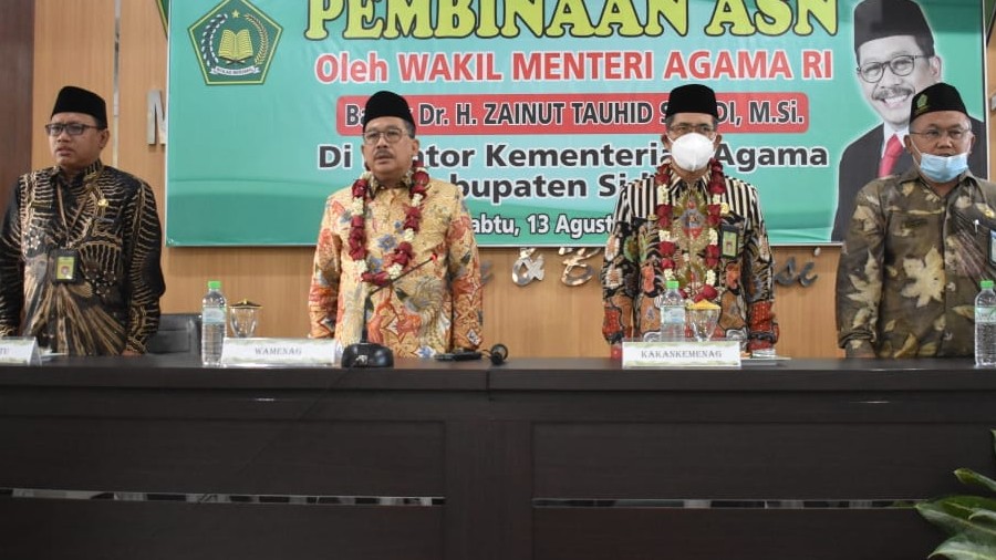 Wakil Menteri Agama RI, Zainut Tauhid Sa’adi dalam agenda pengarahan dan pembinaan ASN Kementerian Agama di Kabupaten Sidoarjo, Jawa Timur.