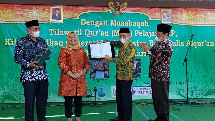 Bupati Sleman Raih Penghargaan Penggerak Literasi Menulis Al-Qur’an