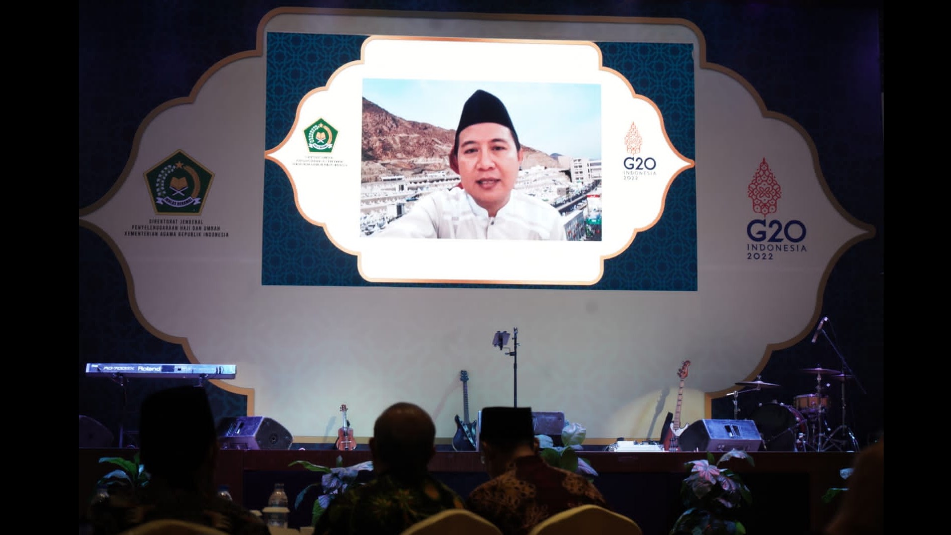 Dirjen PHU memberi arahan secara daring pada Rakernas Evaluasi Haji 1443 H (foto: Husni Anggoro)